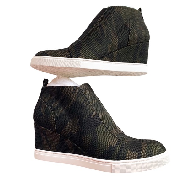Paola Felicia Camo Net Fabric Wedge Bootie 9 &1/2 - Picture 1 of 7